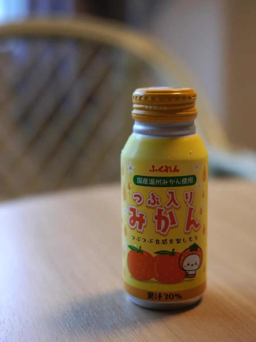 引き換えた「つぶ入りみかん」ジュースのボトル缶